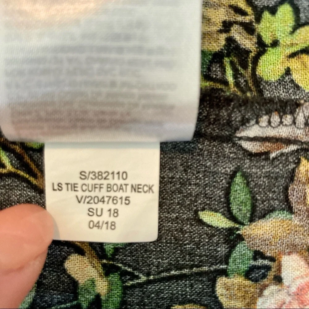 Banana Republic Women’s long sleeve black floral top, Sz M